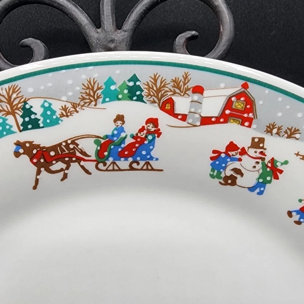 Vintage Christmas Wonderland Porcelain China 20pc‎ Dinnerware Set Holiday Design